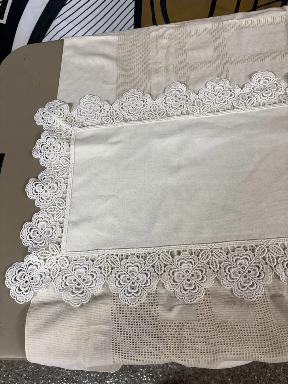 Elegant Cream Lace Table Runner - Classic Home Dining